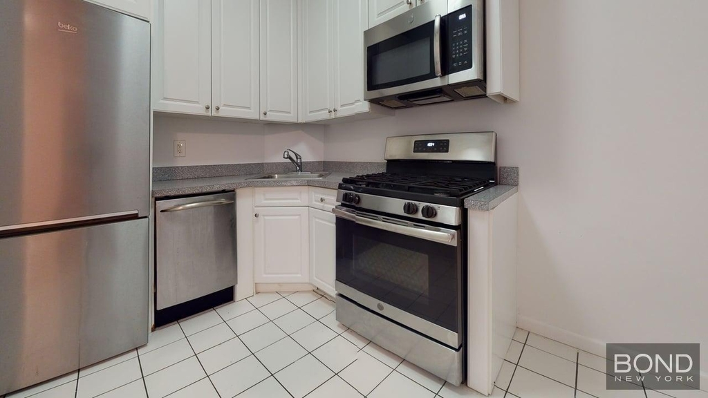 East 80th Street - Photo 11