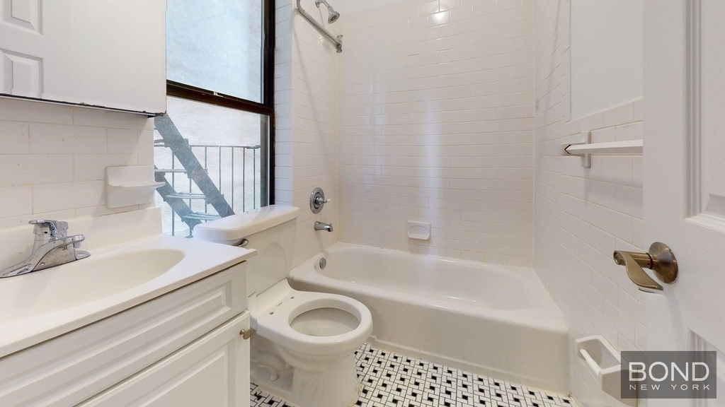 East 80th Street - Photo 8