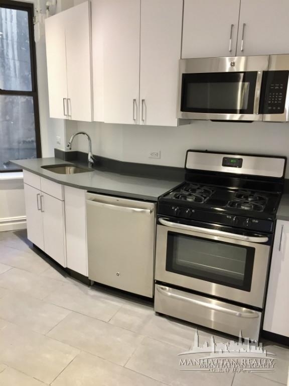 W 72nd St - Photo 2