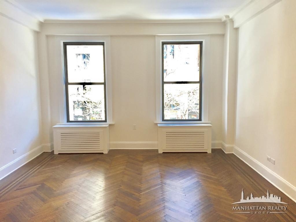 W 72nd St - Photo 1