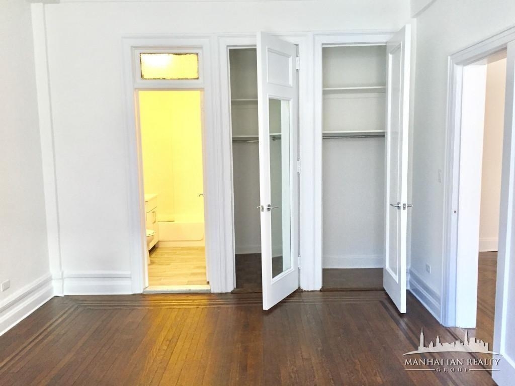 W 72nd St - Photo 4