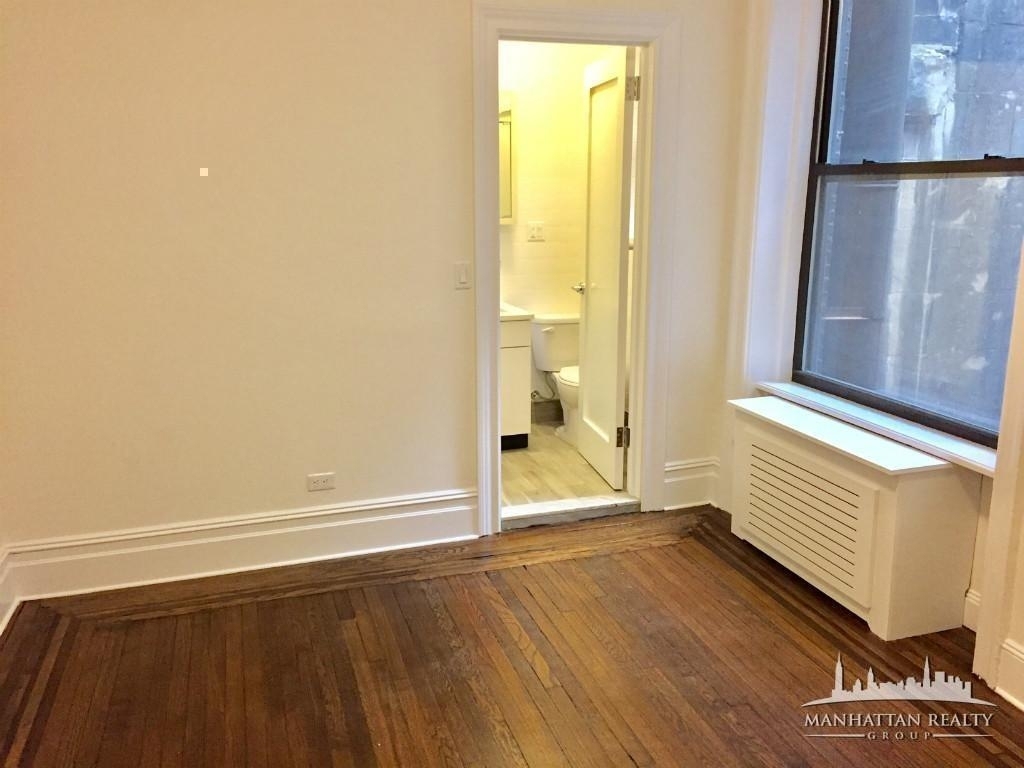 W 72nd St - Photo 5