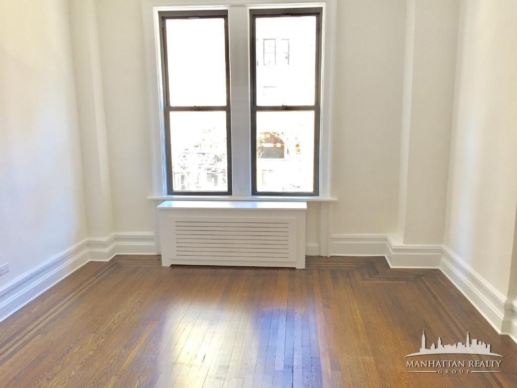 W 72nd St - Photo 3