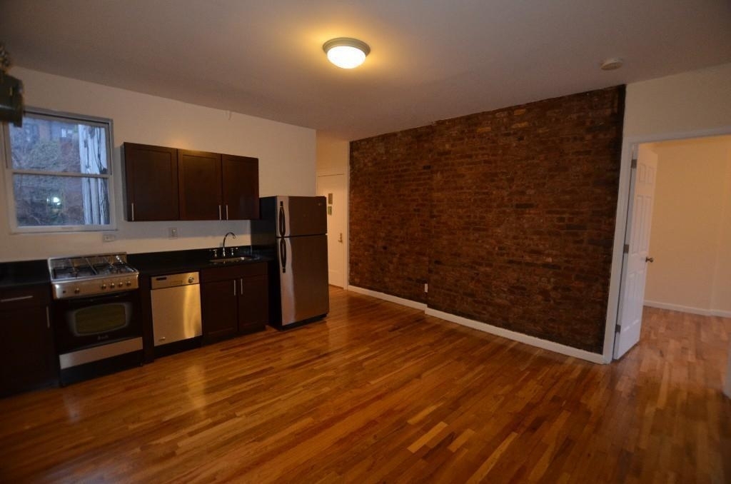 W 11th St - Photo 1