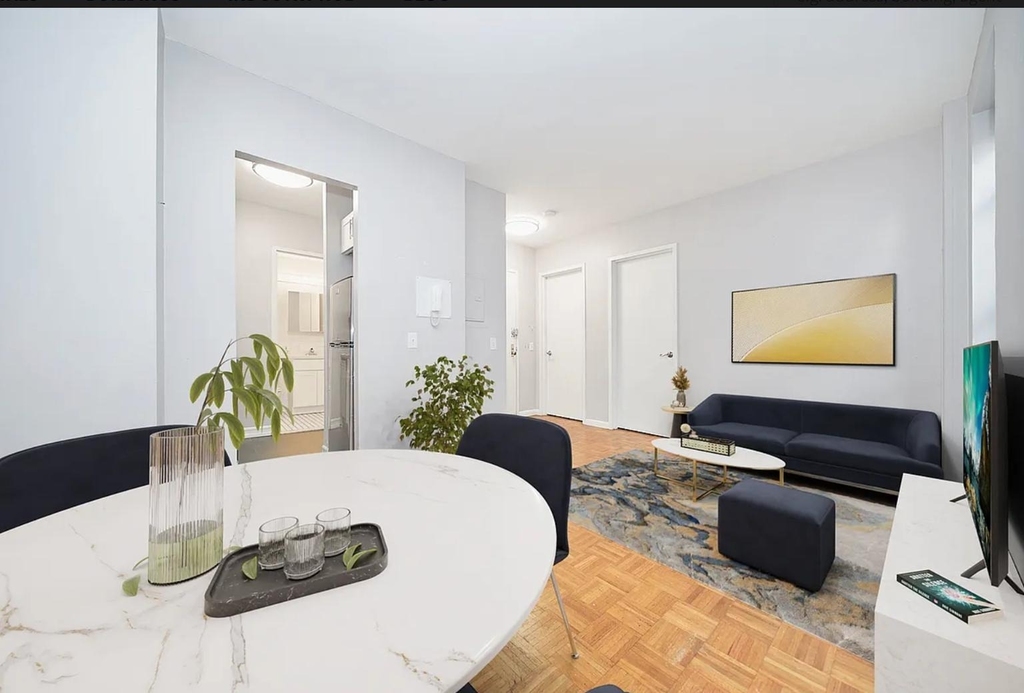 335 W 43rd Street - Photo 1