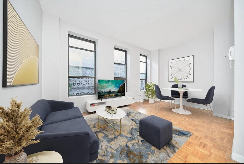335 W 43rd Street - Photo 0