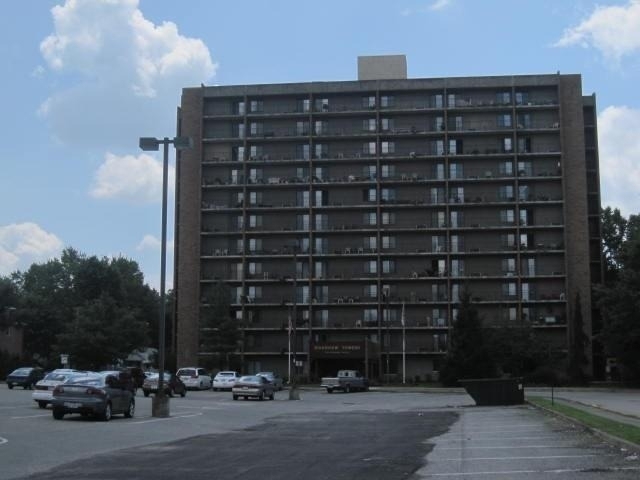 1 Kanawha Terrace - Photo 0