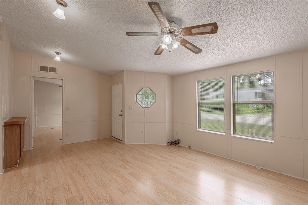 1323 Avenue E - Photo 2