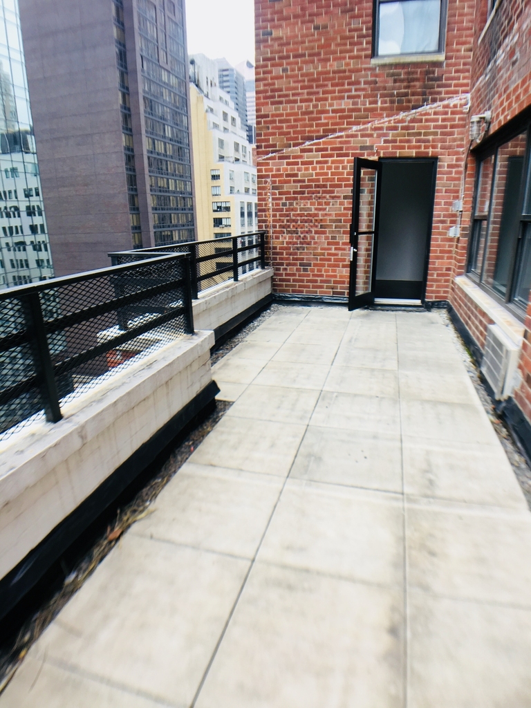 East 56 Street - Photo 12