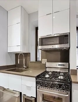 697 Tenth Avenue - Photo 1