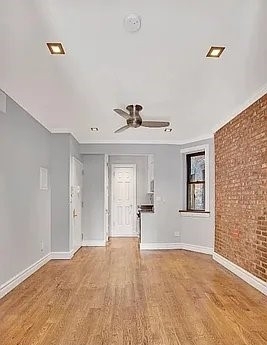 697 Tenth Avenue - Photo 2