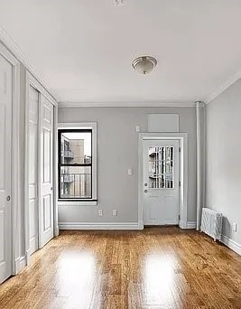697 Tenth Avenue - Photo 3