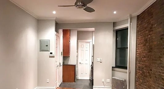 E 10th St - Photo 1