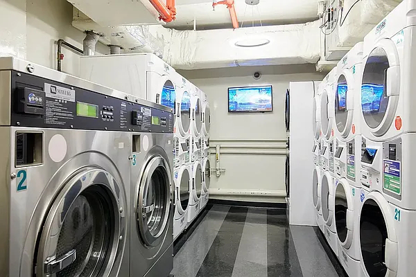 222 East 39th Street - Photo 3