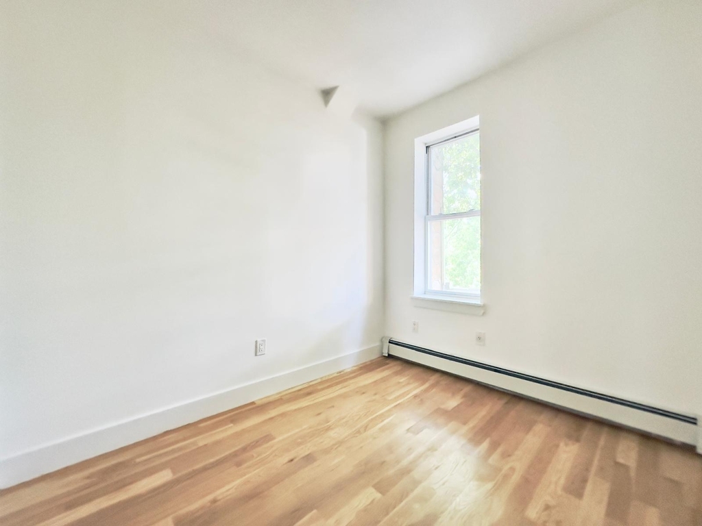 Madison Street , Evergreen Ave - Photo 4