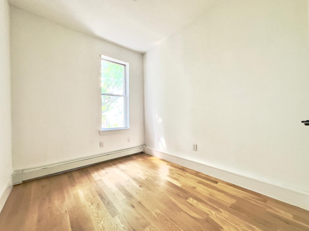 Madison Street , Evergreen Ave - Photo 2