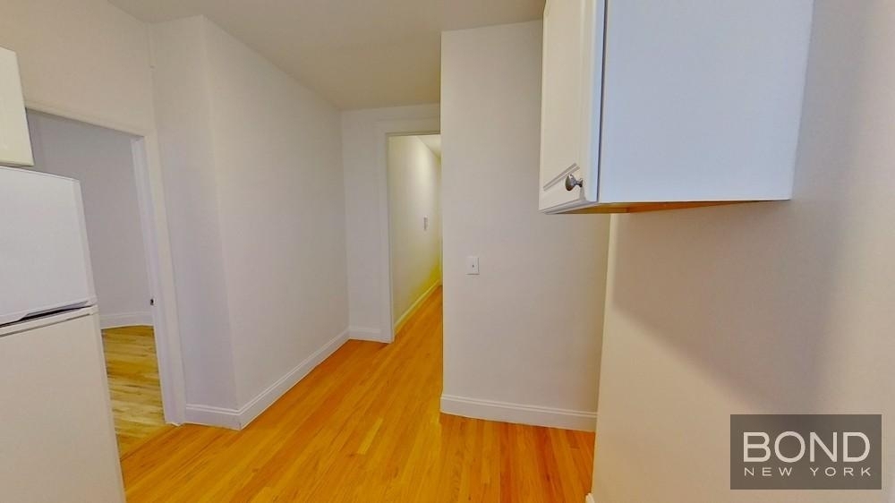 Thompson Street - Photo 3