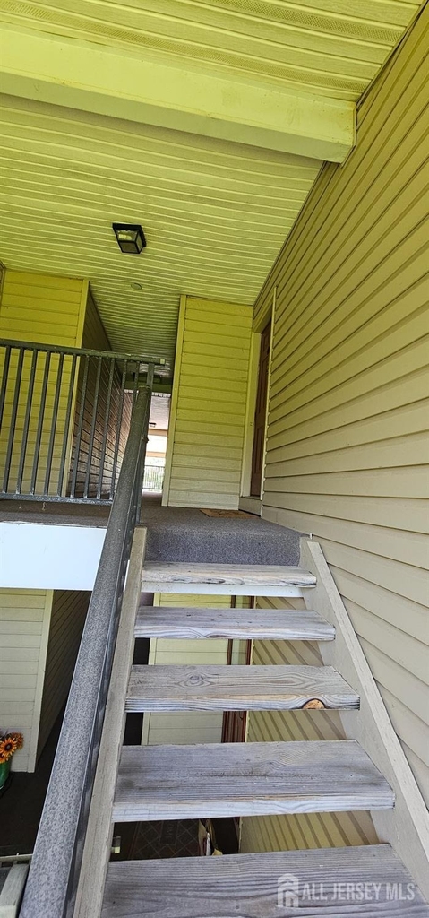 447 Lancaster Court - Photo 3