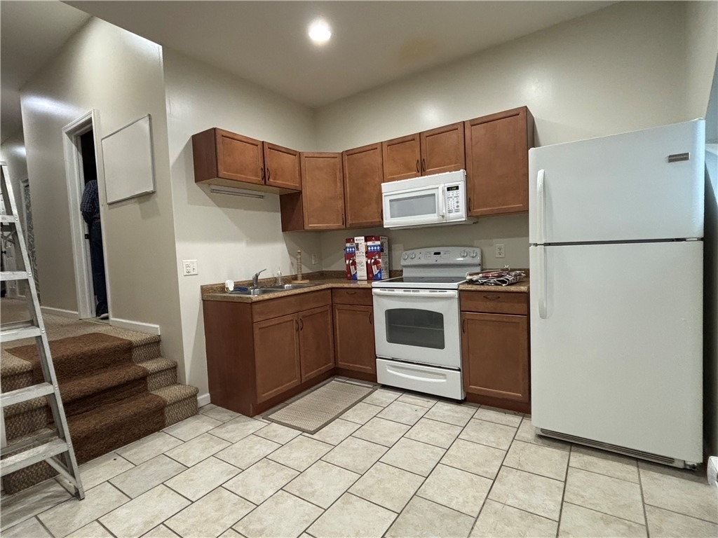 214 3rd St - Photo 3