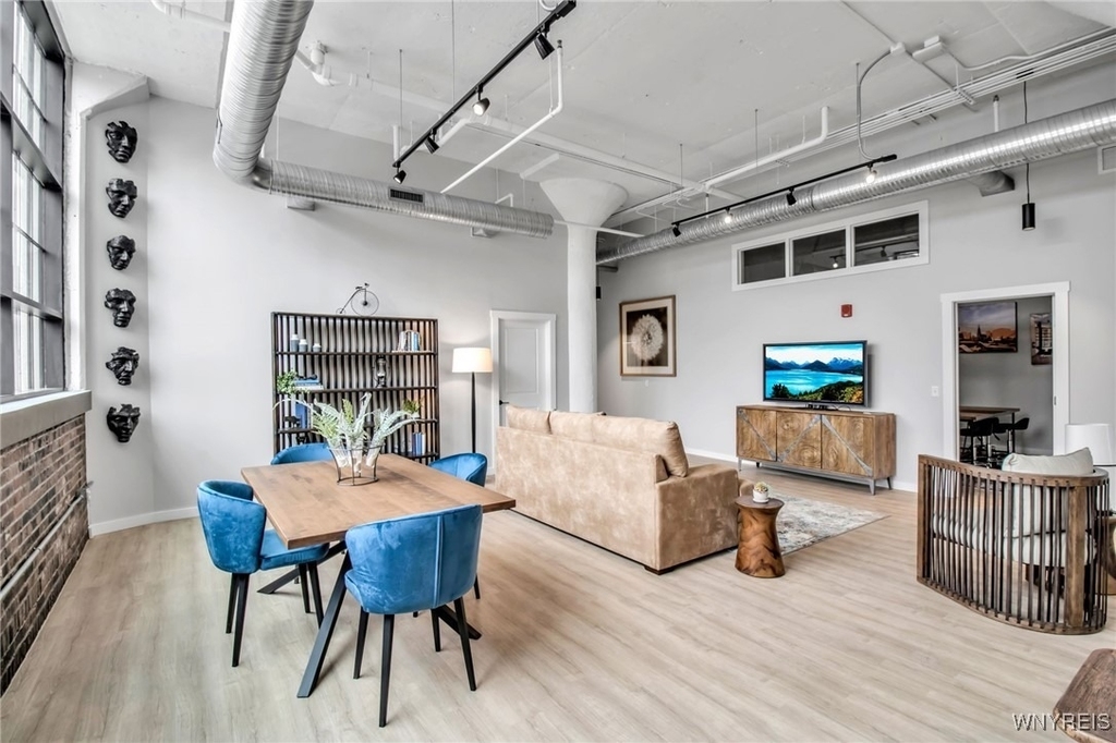 628 Ellicott Street - Photo 4
