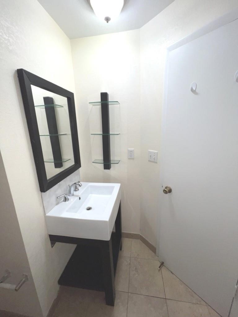 2445 Sw 18th Ter - Photo 8