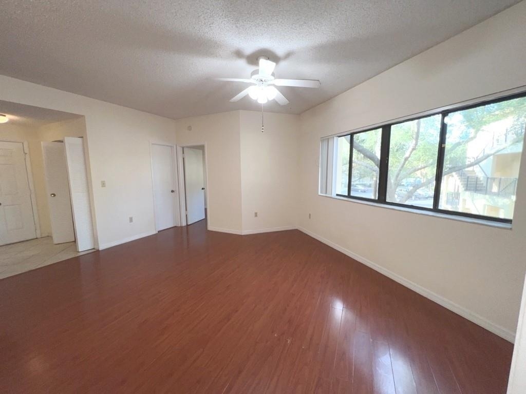 2445 Sw 18th Ter - Photo 2