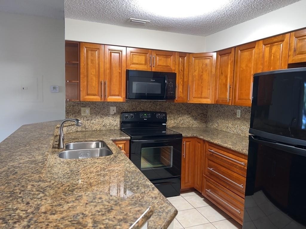 2445 Sw 18th Ter - Photo 0