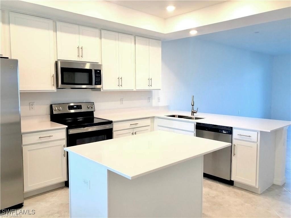43060 Greenway Boulevard - Photo 2