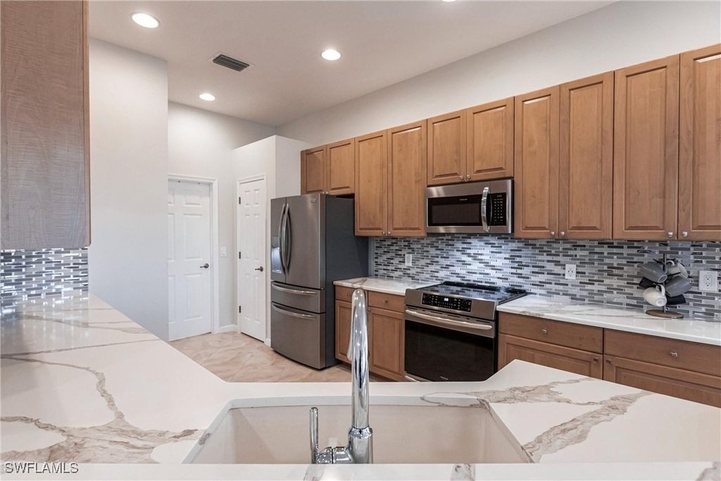 3920 Lakeview Isle Court - Photo 11