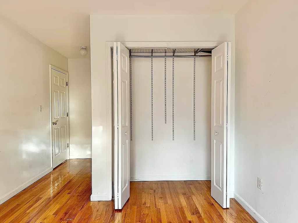 31-12 43rd Street - Photo 5