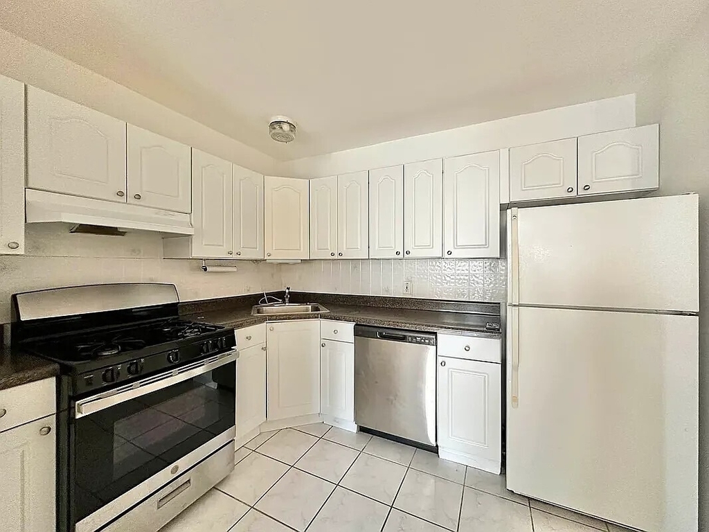 31-12 43rd Street - Photo 1