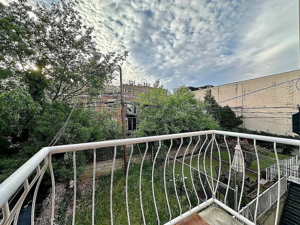 31-12 43rd Street - Photo 4