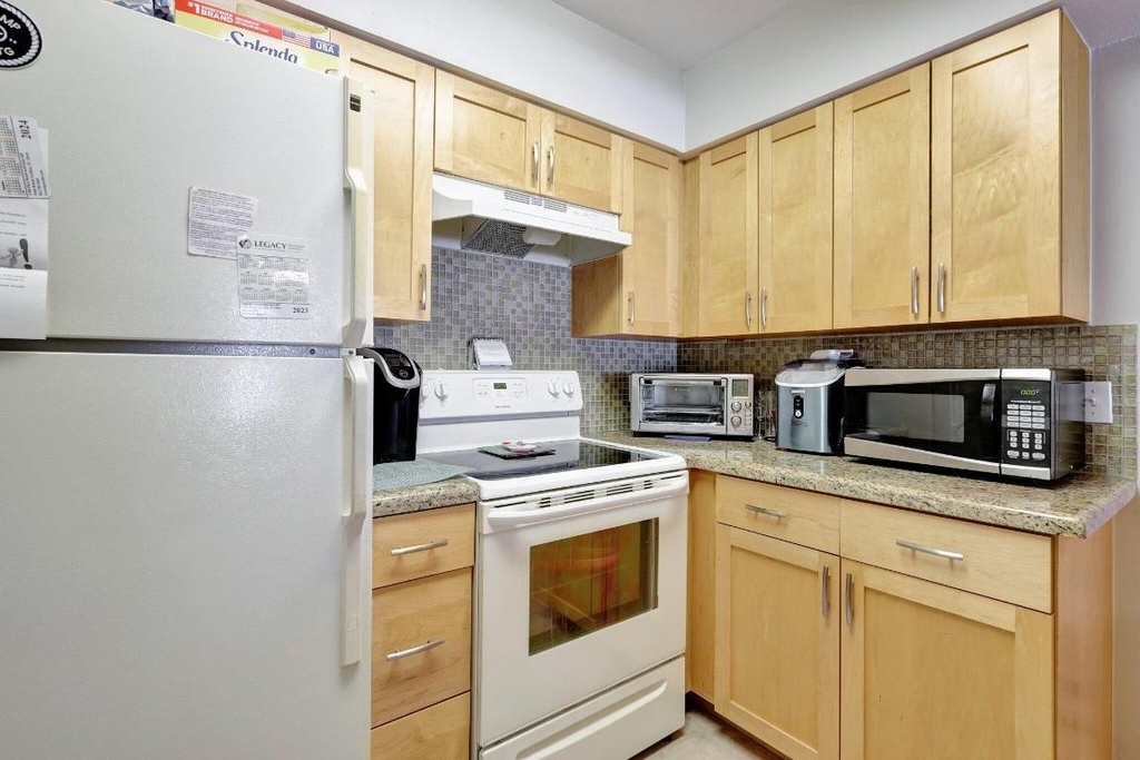 1050 Lake Shore Drive - Photo 4