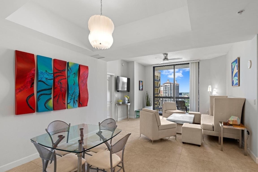 801 S Olive Avenue - Photo 2