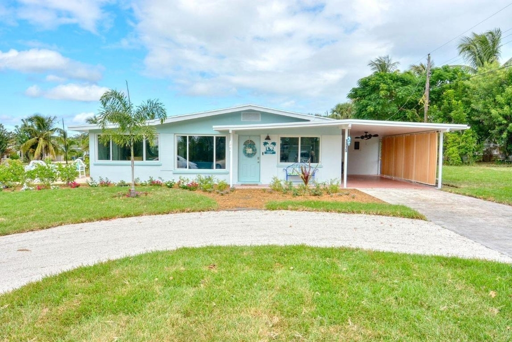 1315 Ne Flora Place - Photo 1