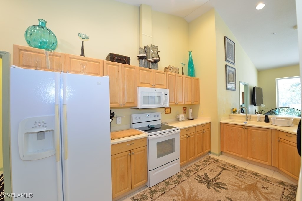 8125 Celeste Drive - Photo 4