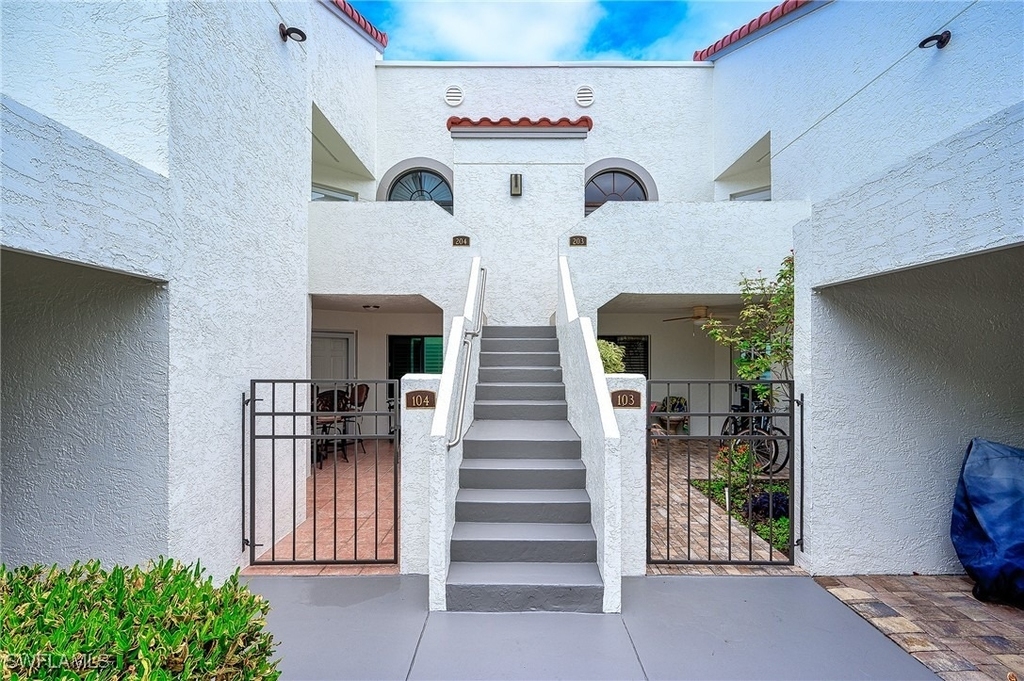 565 Beachwalk Circle - Photo 2