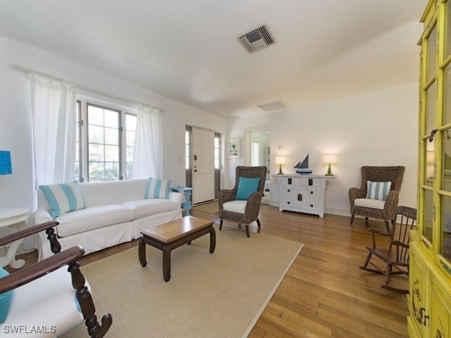 116 3rd St N - Photo 2