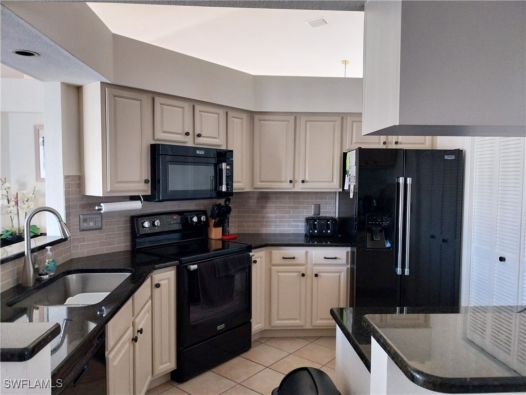 449 Dundee Court - Photo 4