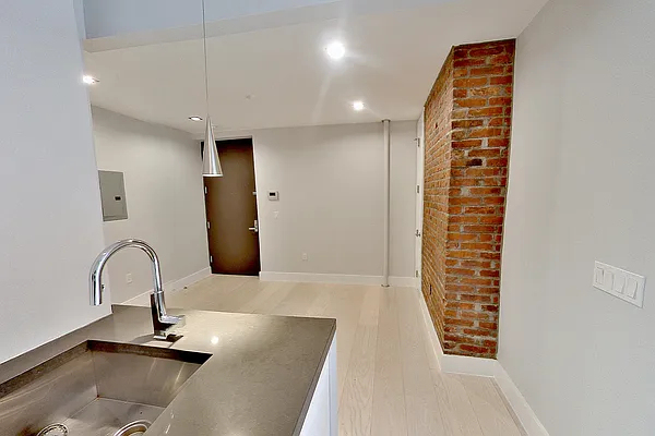 Stanton Street - Photo 1