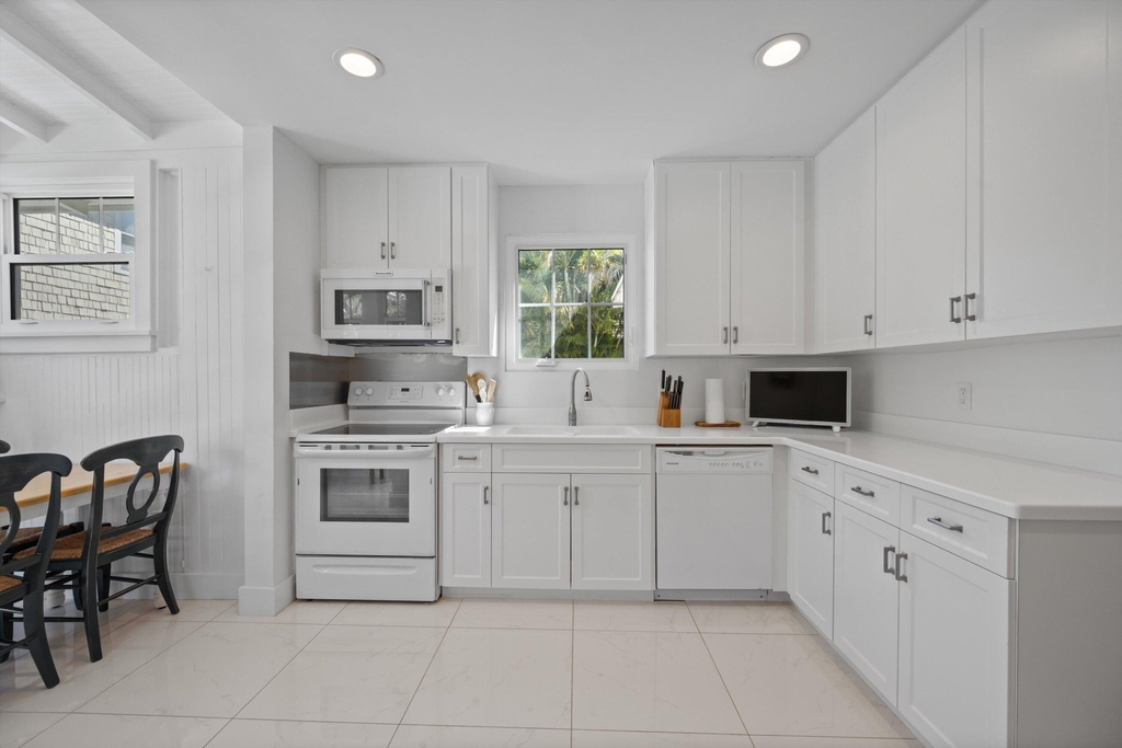 141 Chilean Avenue - Photo 10