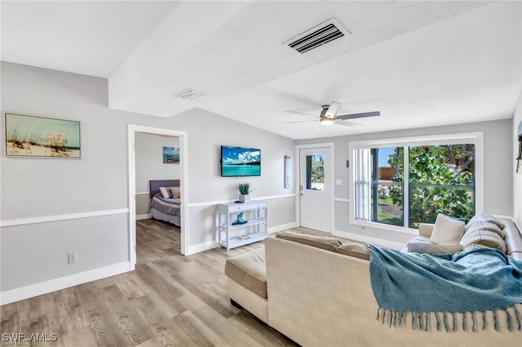 2047 Harbor Lane - Photo 4