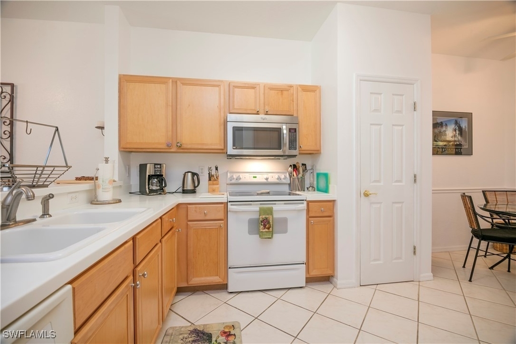 3964 Bishopwood Court E - Photo 6
