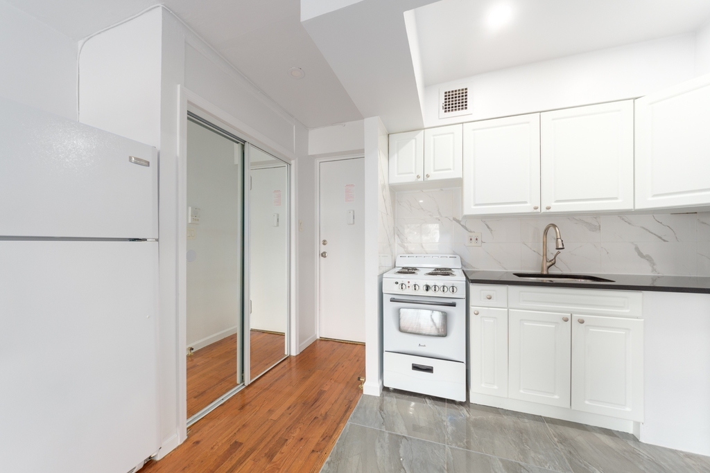 12-10 Astoria Park South - Photo 7