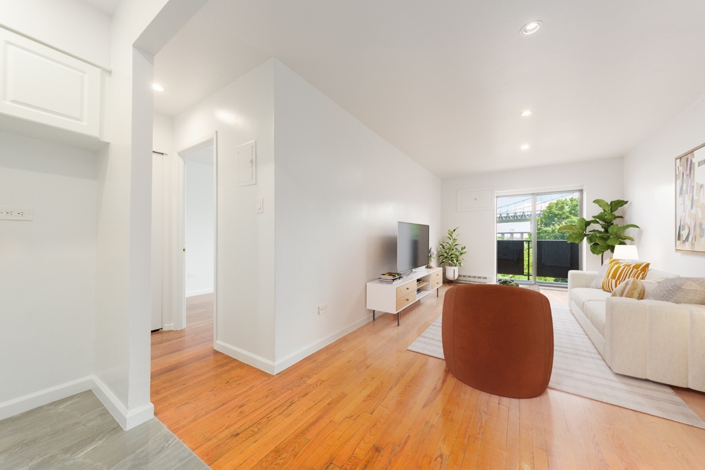 12-10 Astoria Park South - Photo 2