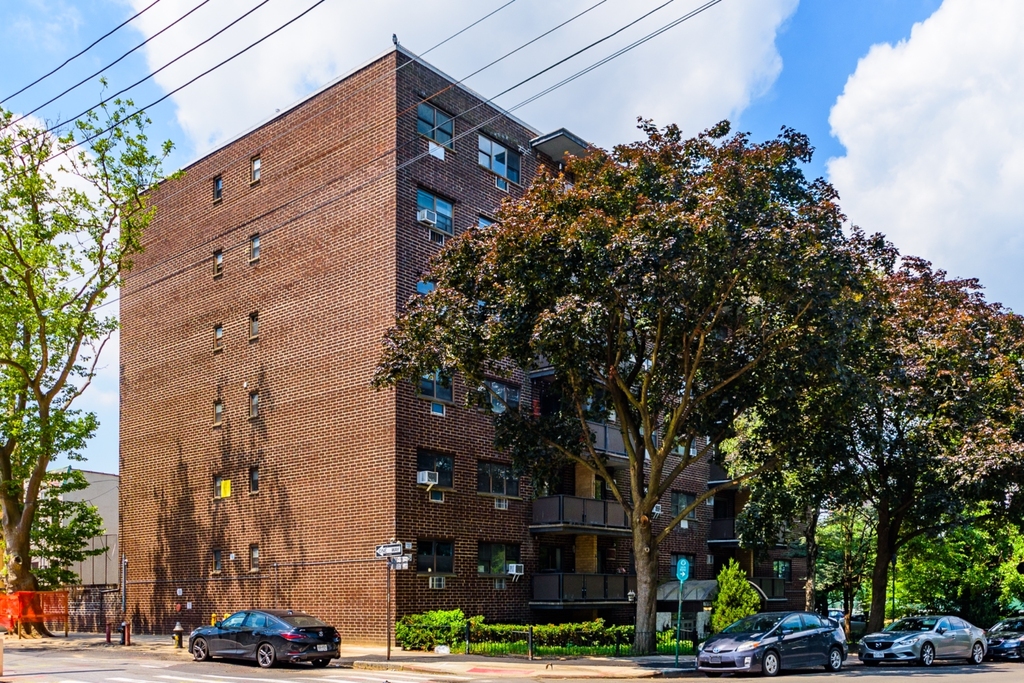 12-10 Astoria Park South - Photo 9