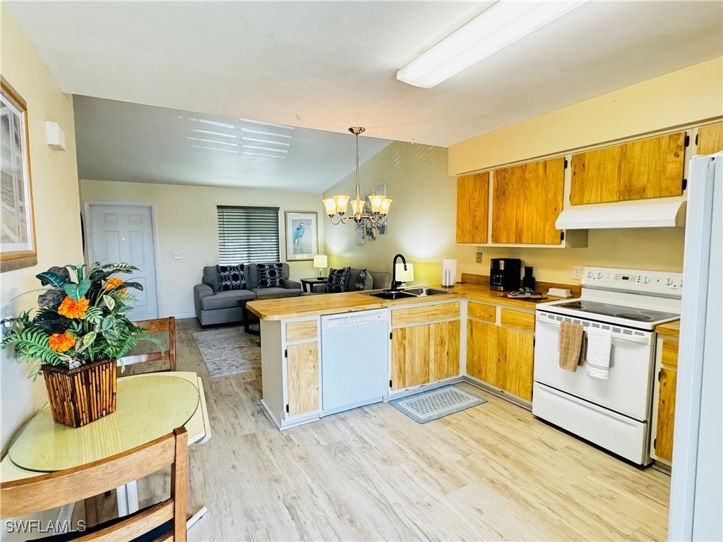 4903 Vincennes Street - Photo 7