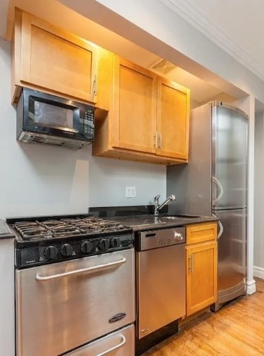 410 East 13th Street - Photo 3