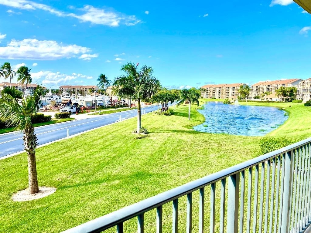 901 Sw Seafarer Circle - Photo 1