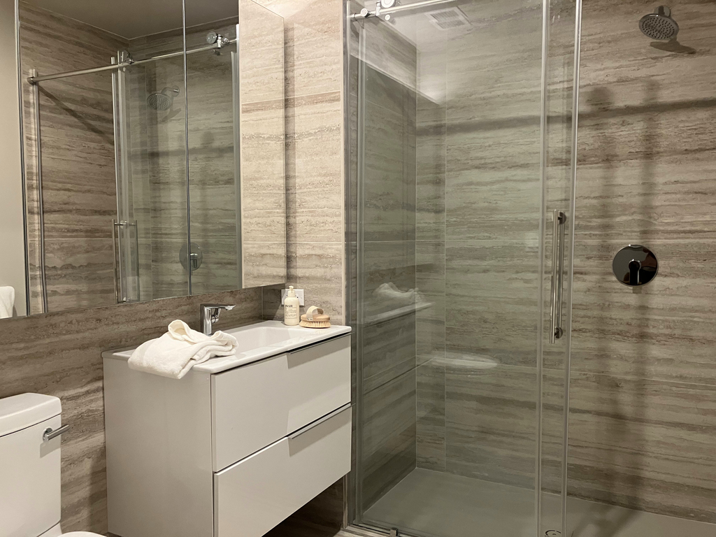 Luxury and personal space in FiDi! - Photo 5